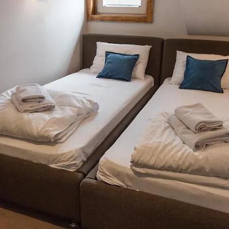 Five-o-six Apartment, Zupa-kopaonik *