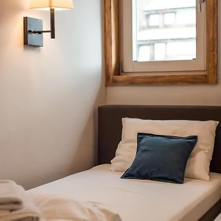 Five-o-six Apartment, Zupa-kopaonik דירה