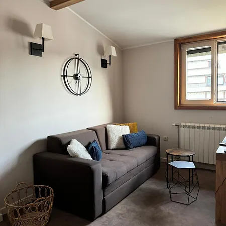 Five-o-six Apartment, Zupa-kopaonik דירה